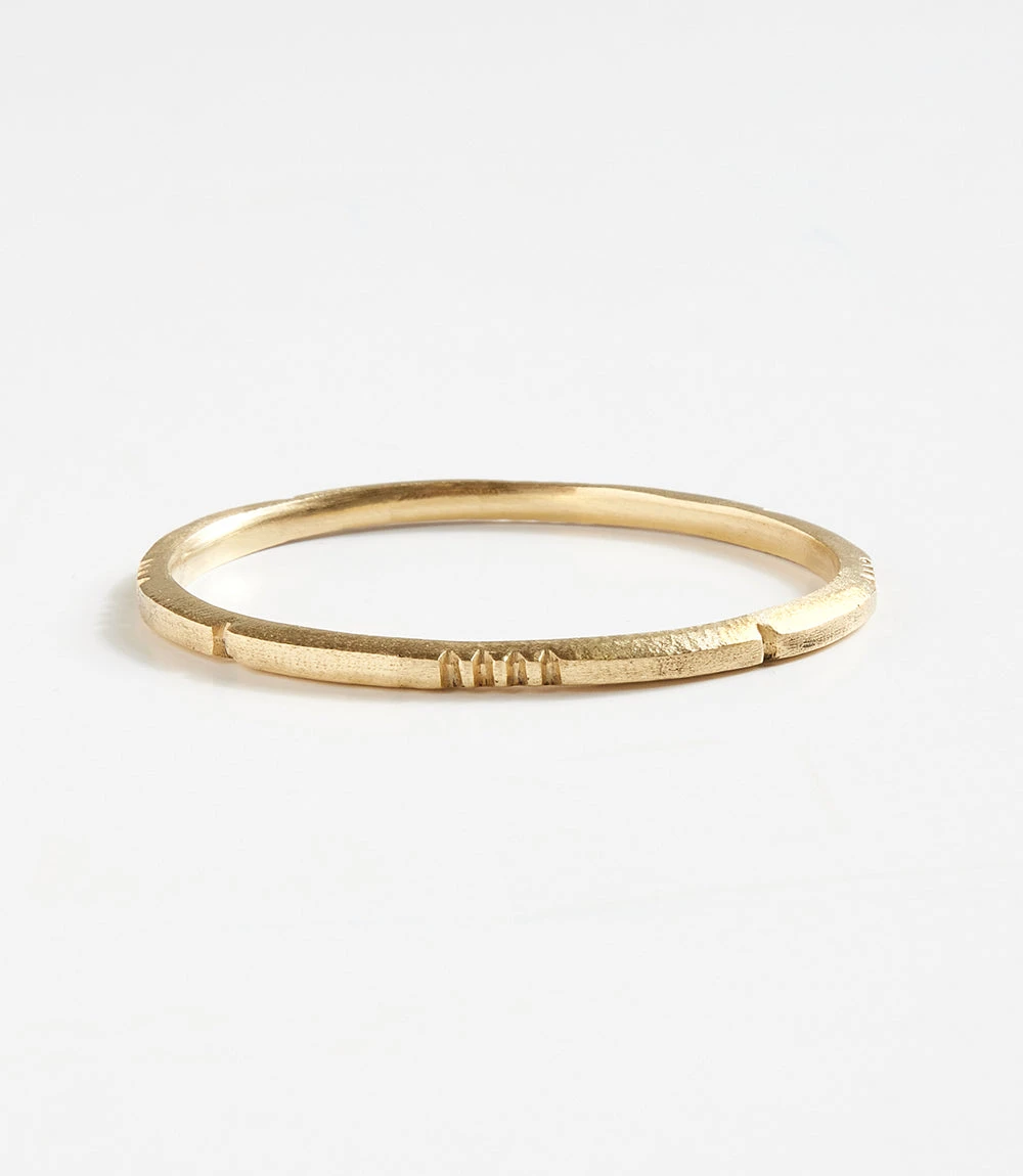 Carved Gold Bangle Bracelet Carved Gold Bangle Bracelet -Karen Kane B200029 GOL 2