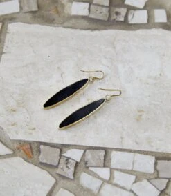Kenyan Lancet Earrings -Karen Kane e100001 blackwithgold 003 25b3d8cd 7dd7 4d8a aa63 0eaa879339d6
